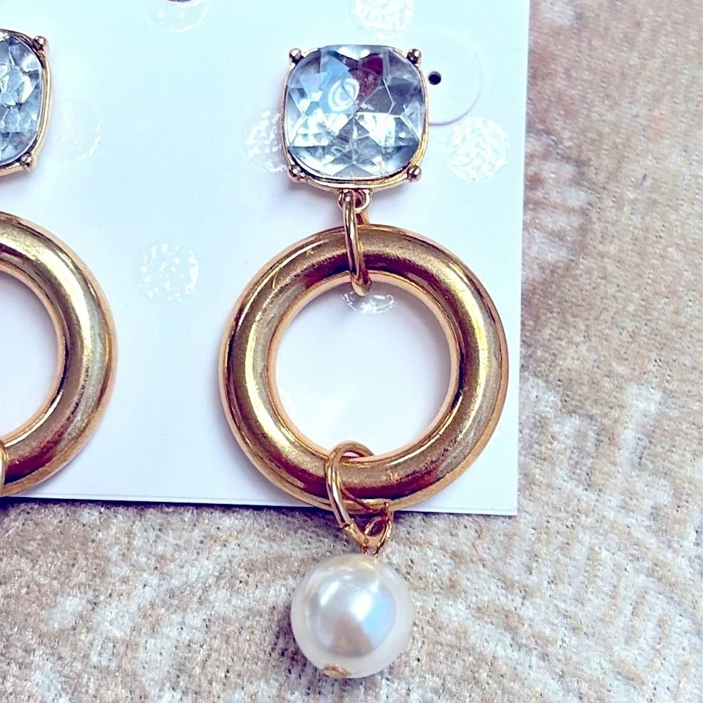 Brand New Isaac Mizrahi Large Rhinestone Gold Tone Round Faux Pearl Drop Earring